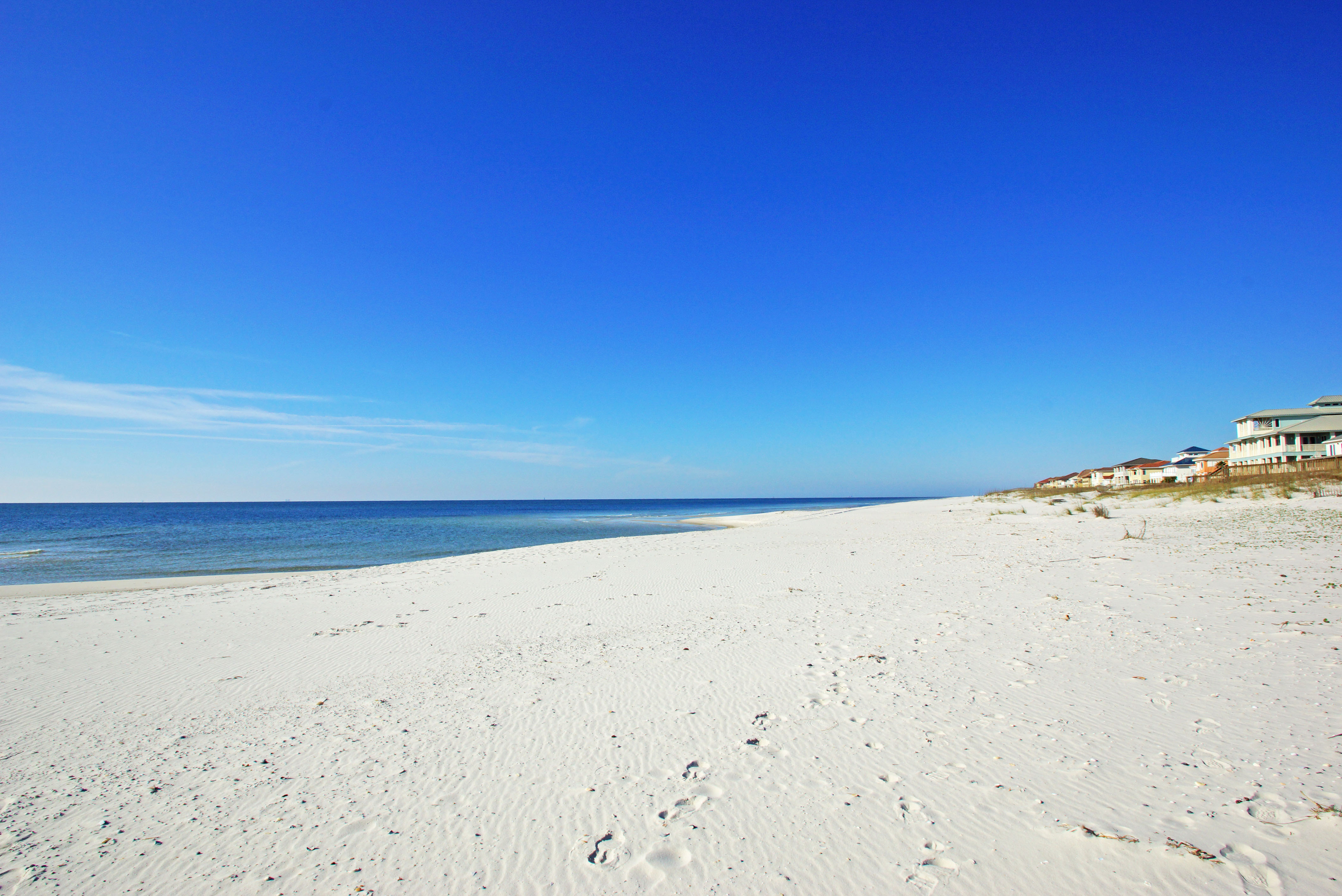 White sand and blue-green Gulf water in Gulf Shores